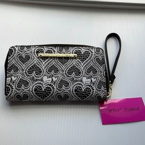 Betsey Johnson Heart Unboxed Zip Around Wallet